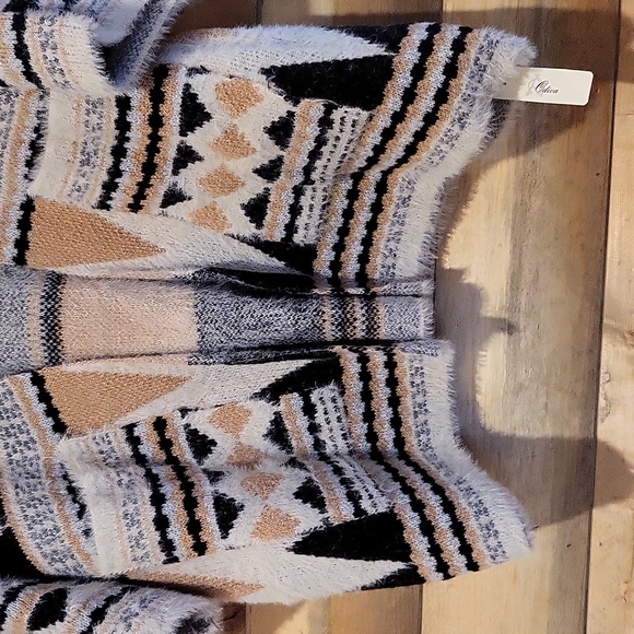 Odiva Boho Sweater - Picture 3 of 4